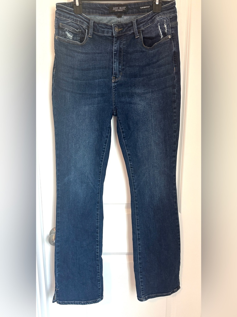 Judy Blue Los Angeles Mid Rise Slim Bootcut Stretch Distressed Dark Wash
Jeans